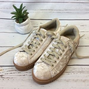 NWOB Misbehave Velvet Platform Sneakers, Size 8